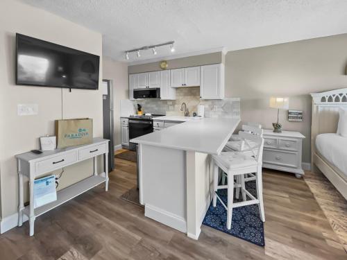Summersalt Condo - image 7