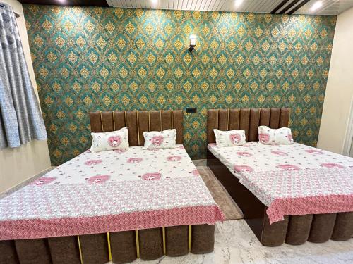 Deluxe Quadruple Room image 6