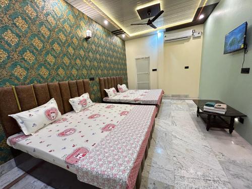 Deluxe Quadruple Room image 5