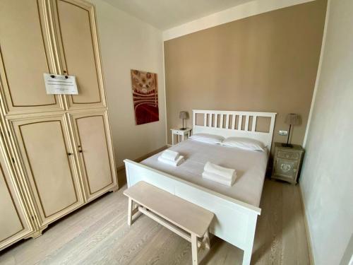 Piazzale Susa Bright Flat con Veranda, Milan