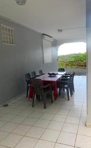 Les Roses Porcelaines in 聖玫瑰