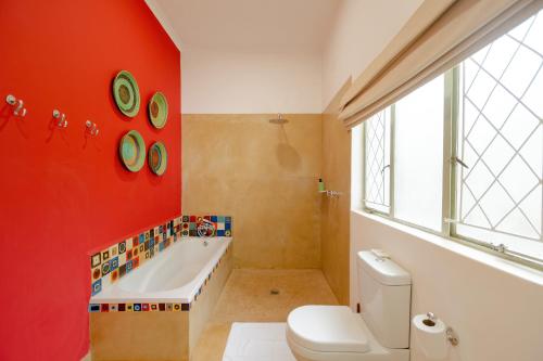 Deluxe Double or Twin Room image 8
