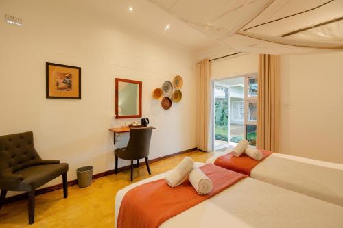 Deluxe Double or Twin Room image 6