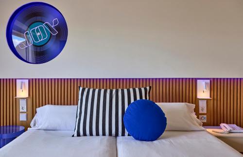Double Room image 6