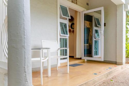 Deluxe Double or Twin Room image 3
