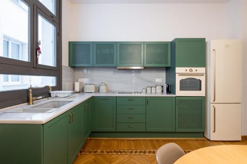 Meadows - Luxury 3-Bedroom Apartment in Athens - image 7