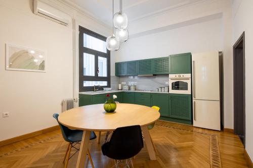 Meadows - Luxury 3-Bedroom Apartment in Athens - image 4