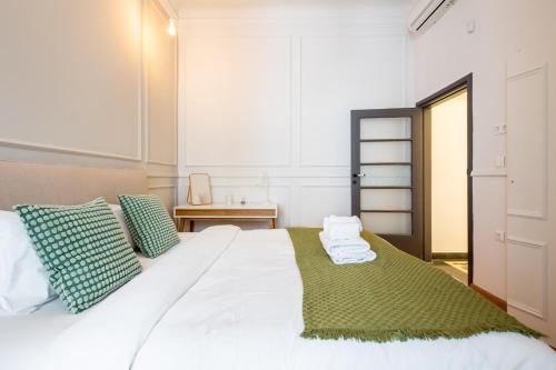 Meadows - Luxury 3-Bedroom Apartment in Athens - image 10