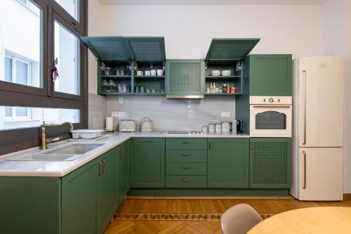 Meadows - Luxury 3-Bedroom Apartment in Athens - image 13