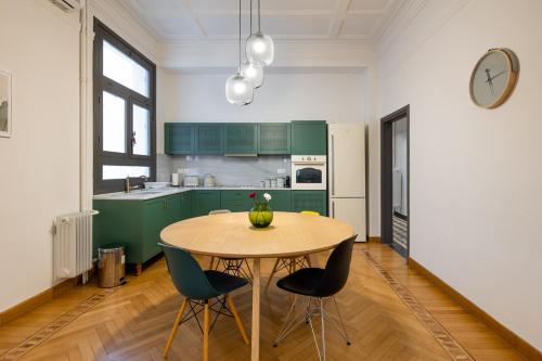 Meadows - Luxury 3-Bedroom Apartment in Athens - image 12