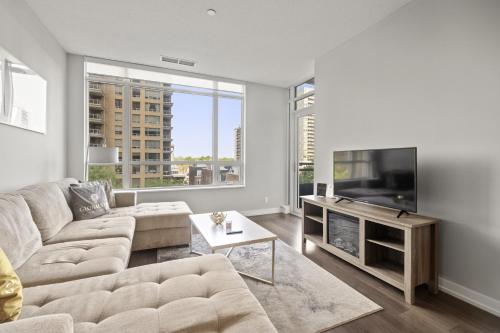 Modern Lillian St Apartments by GLOBALSTAY