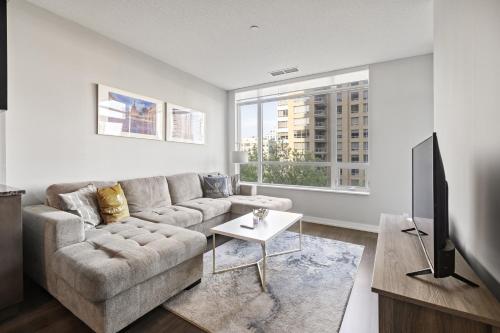 Modern Lillian St Apartments by GLOBALSTAY