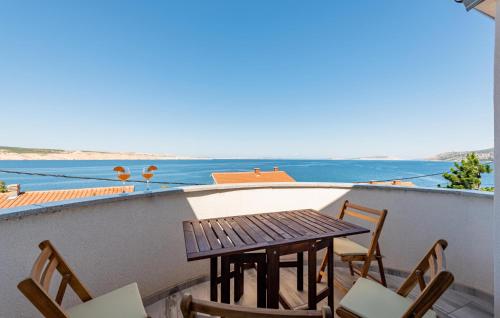 3 Bedroom Gorgeous Apartment In Prizna