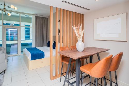 Escape24 Spacious Studio with Balcony near Dubai Mall - image 12