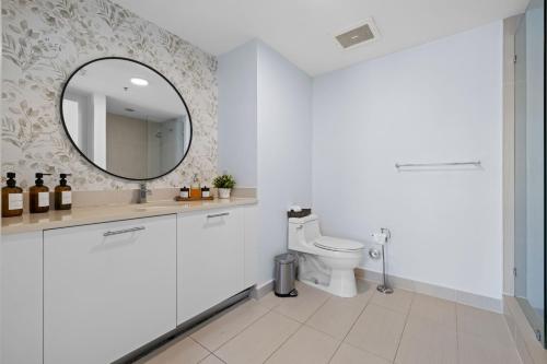 516-2Bd2Ba Midblock Apartment FREE parking in Miami, USA