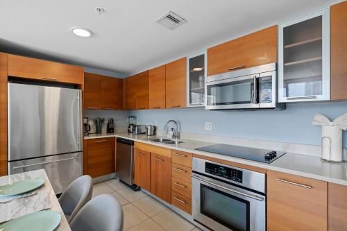 516-2Bd2Ba Midblock Apartment FREE parking in Miami, USA
