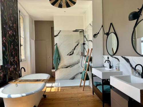 Shower, Chateau a Toulouse in Fenouillet