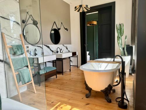 Bathroom, Chateau a Toulouse in Fenouillet