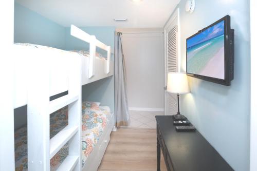 Destin West Sandpiper Bld 501 Bay side Condo - image 5