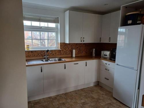 Kjøkken, Arundel Central Apartment with parking in Arundel