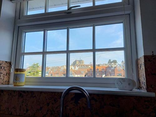 Arundel Central Apartment with parking in Arundel