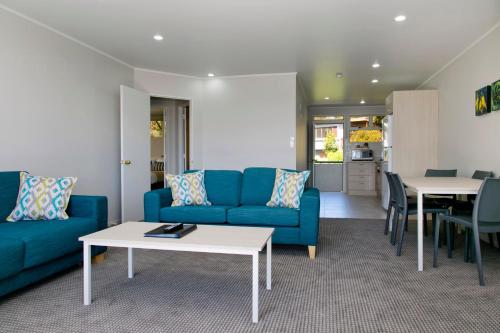 Three-Bedroom Apartment with Lake View image 10