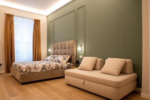 SUITE 33, Неаполь