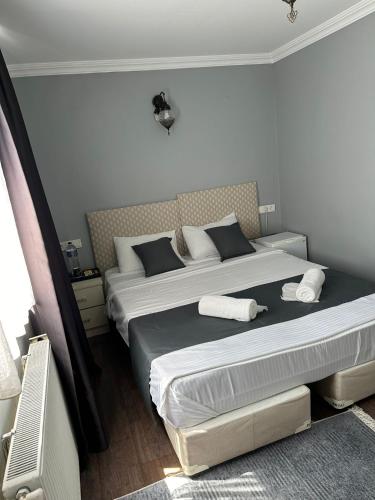 Standard Double Room image 5