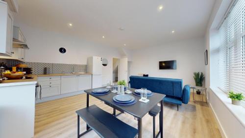 Impressive Two Bedroom | WiFi near Roath Park