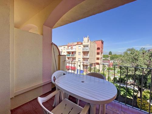 One-Bedroom Apartment with Pool View room in GR Reserva 17-2-12 - Piso muy cerca de la Playa