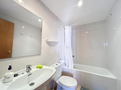 One-Bedroom Apartment with Pool View image 8