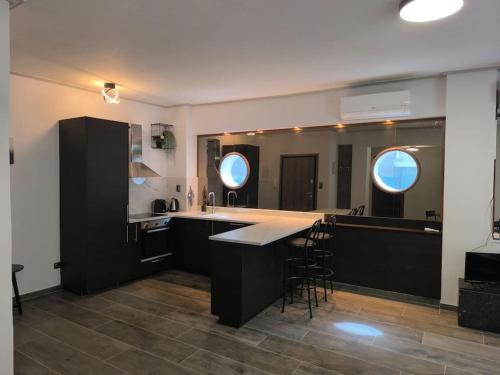 διαμέρισμα επάνω στο σταθμός