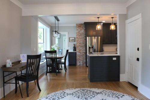 River Side Cottage - Downtown in Charlevoix, USA