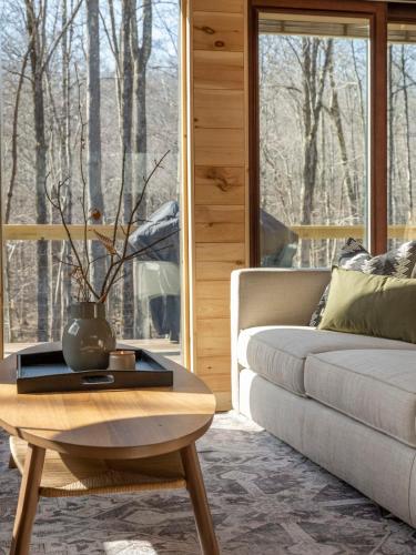 Lexie by Summer - Modern Rustic Tiny Home in Roscoe, USA