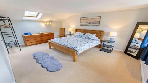 Ladywell Croyde - Super stylish large home with pool table, woodburner, pizza oven and Hot Tub Option, Sleeps 12