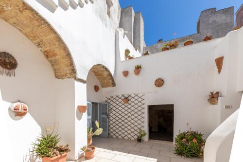  10 Minuti dalla Spiaggia, Villa Storica - Comfort in Ugento