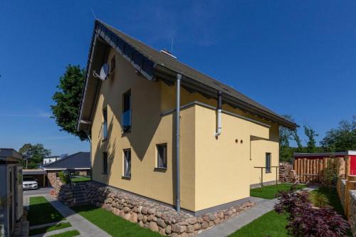 Exterior view, Fewo Sudstrand mit Terrasse, Kamin und Sauna in Ostseebad Sellin