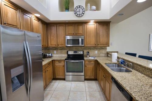 Luxury Townhouse Minutes from Beach and Downtown in Indian Harbour Beach, USA