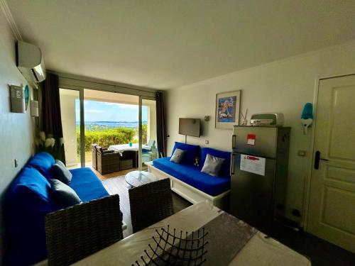 Les Restanques vue mer Roses 1070 rez de jardin