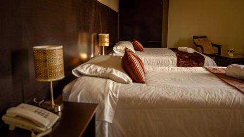 Superior Twin Room image 5