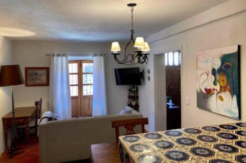 Couples Getaway Home near La Parroquia 4Min Walk in San Miguel de Allende, Mexico