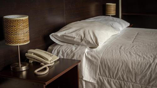 Single Room image 6