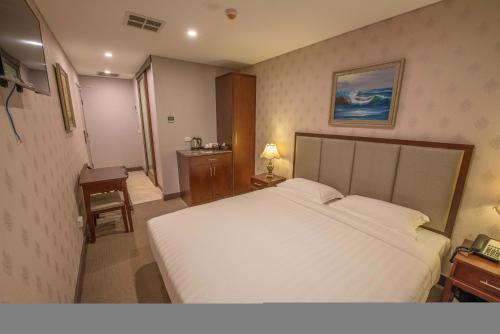 Megaboom City Hotel - image 5