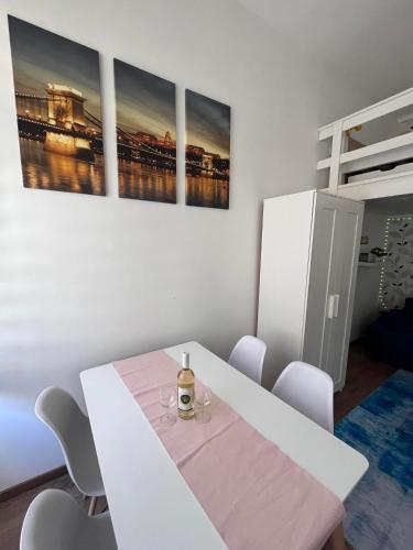 Ben Suite, Budapest