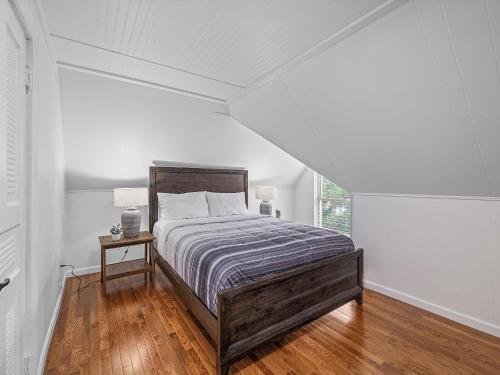 Shadyside, Central 3C Spacious & Modern Private Bedroom With Shared Bathroom and Free Parking in Pittsburgh, USA