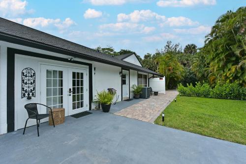 ทัศนียภาพภายนอกโรงแรม, Bedroom and bathroom - perfect for solo traveler in เวลลิงตัน (FL)