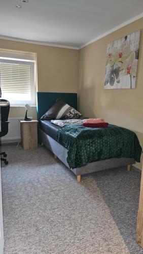 MONTEURWOHNUNG an der Wasserburg WEILERSWIST-METTERNICH, E-LADESTATION, Nähe PHANTASIALAND, PALMENPARADIES Euskirchen MONTEURWOHNUNG an der Wasserburg WEILERSWIST-METTERNICH, E-LADESTATION, Nähe PHANTASIALAND, PALMENPARADIES Euskirchen