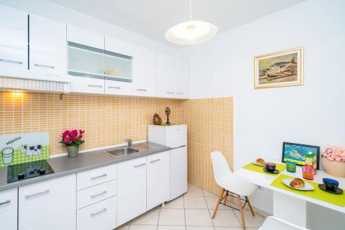 Jele Rooms 1 4