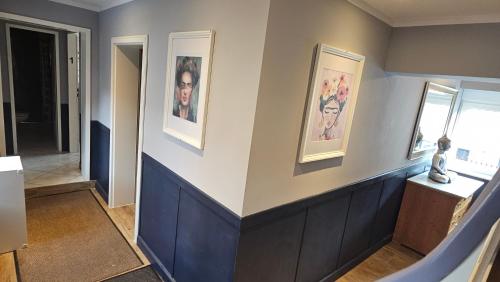 MONTEURWOHNUNG an der Wasserburg WEILERSWIST-METTERNICH, E-LADESTATION, Nähe PHANTASIALAND, PALMENPARADIES Euskirchen MONTEURWOHNUNG an der Wasserburg WEILERSWIST-METTERNICH, E-LADESTATION, Nähe PHANTASIALAND, PALMENPARADIES Euskirchen