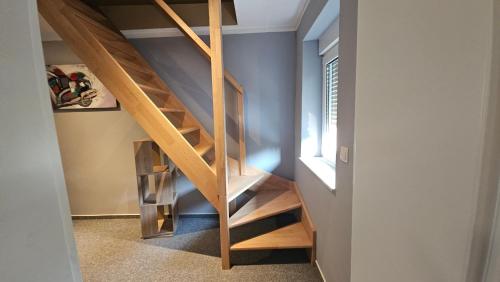 MONTEURWOHNUNG an der Wasserburg WEILERSWIST-METTERNICH, E-LADESTATION, Nähe PHANTASIALAND, PALMENPARADIES Euskirchen MONTEURWOHNUNG an der Wasserburg WEILERSWIST-METTERNICH, E-LADESTATION, Nähe PHANTASIALAND, PALMENPARADIES Euskirchen